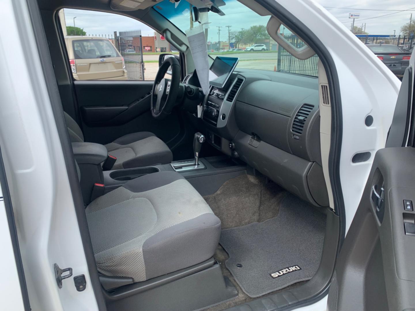 2012 White Suzuki Equator Sport Crew Cab 2WD (5Z61D0ER4CC) with an 4.0L V6 DOHC 24V engine, Automatic transmission, located at 1830 North Belt Line Road, Irving, TX, 75061, (469) 524-0199, 32.834373, -96.993584 - Photo#10